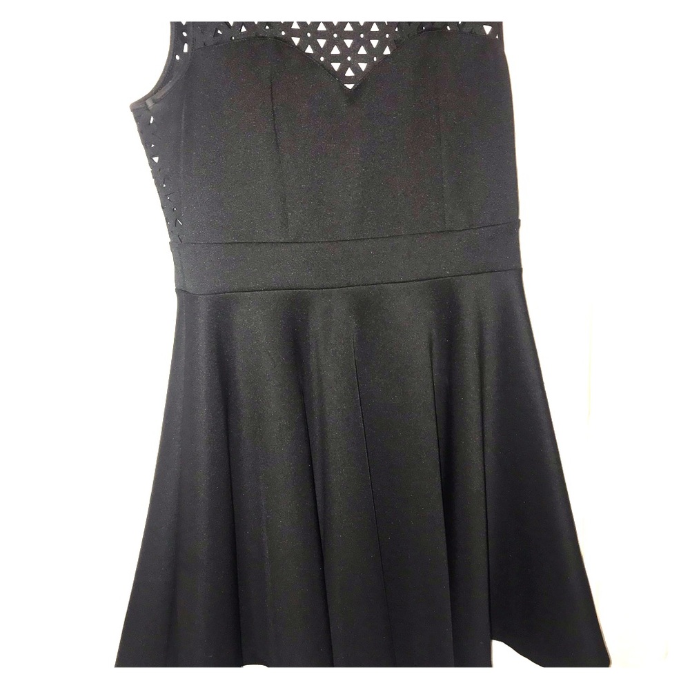 LITTLE BLACK DRESS WITH PEEK-A-BOO BACK